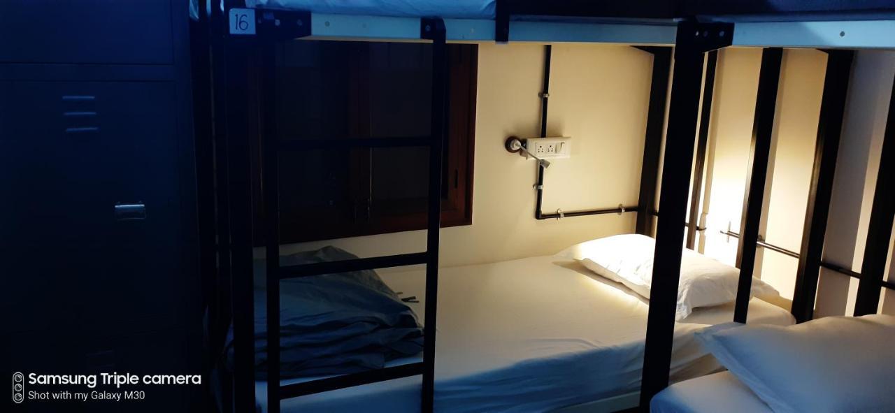 Chirpy Co-Living Space & Hostel Bangalore Luaran gambar